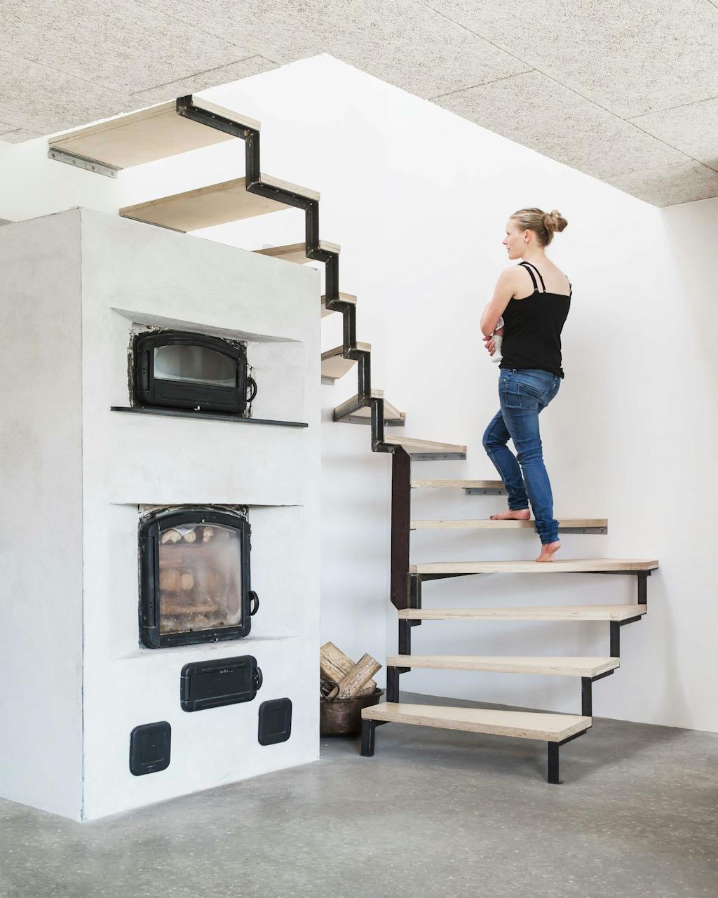 Grote houtoven in huis als verwarming