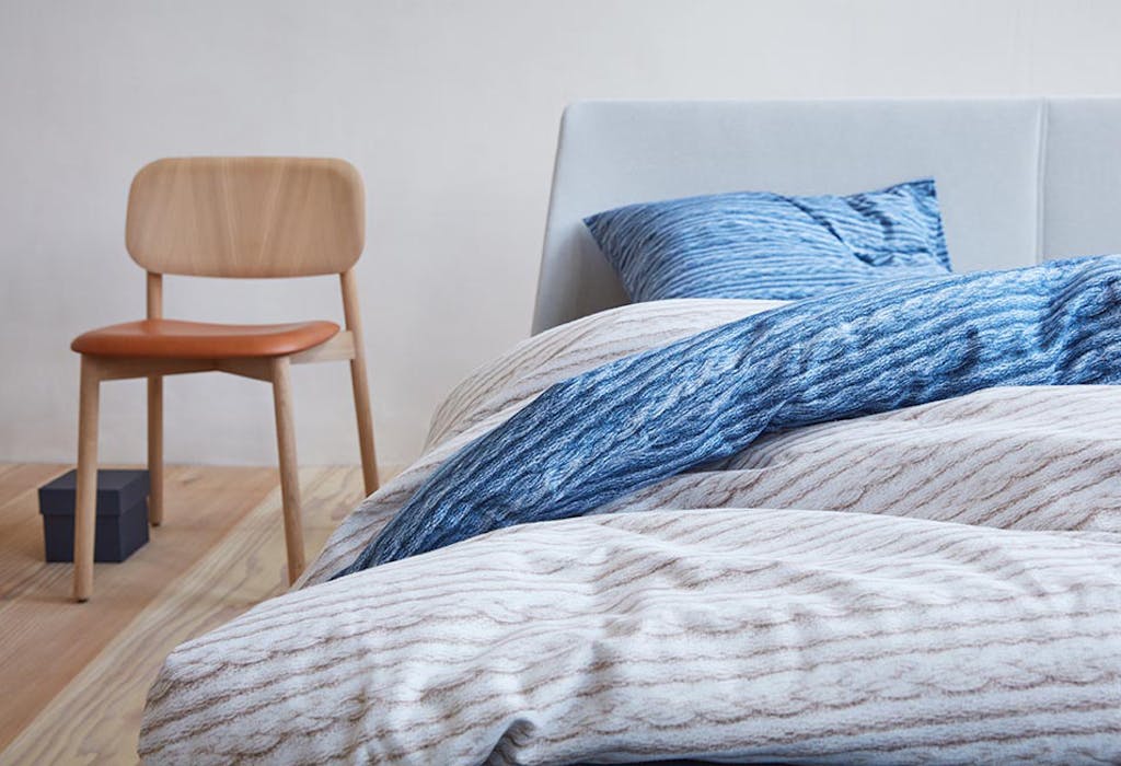 hippocrates blue 40 detail copy Auping Essential bed scandinavisch