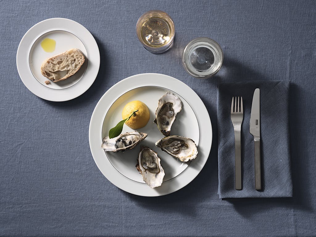 Grethe Meyer Blå servies voor Bodum met oesters