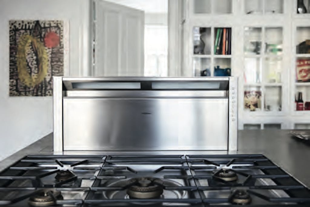 Gaggenau wasemkap afzuiger in lichte keuken. 