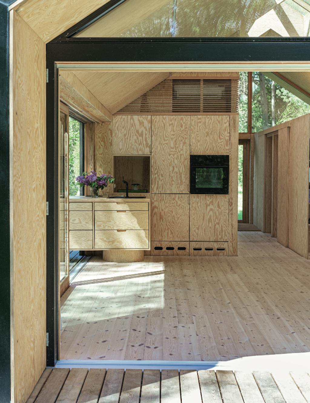 houten keuken met planken vloer