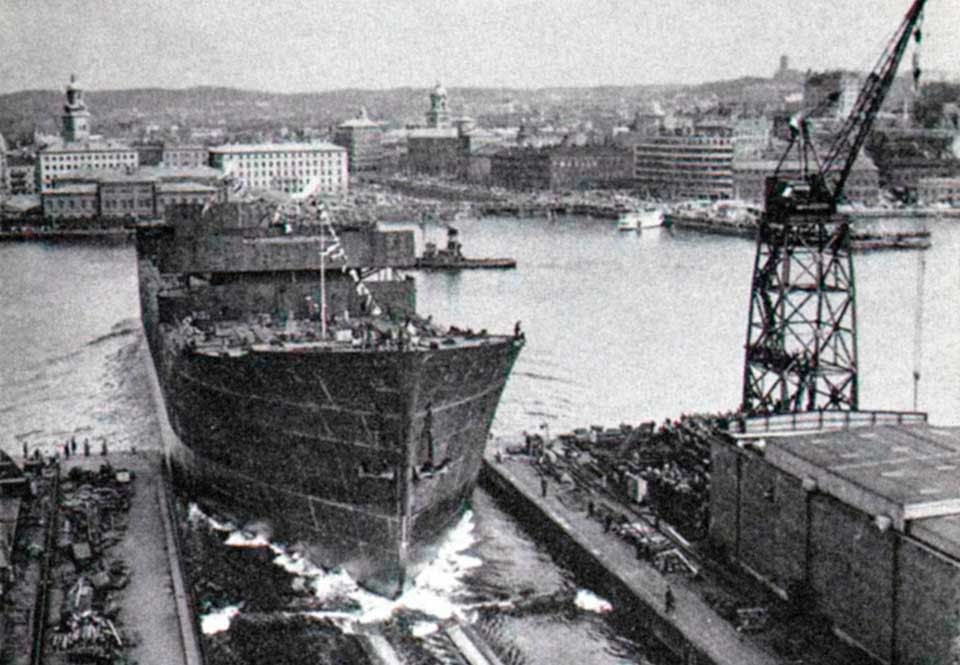 Ett nybyggt lastfartyg sjösätts vid Götaverken