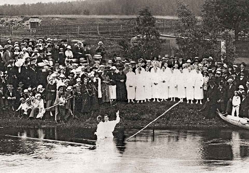 Vuxendop i baptist­kyrkans regi 1920.