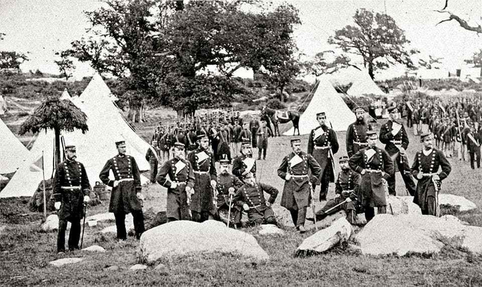 Marinregementets tältläger på Vämö, Blekinge, år 1866. Detta är ett av de äldsta fotografierna av värnpliktiga soldater i Sverige.