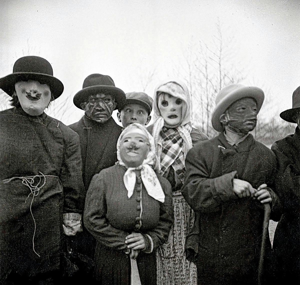 Påsken firas i Sverige till minne av Jesu uppståndelse, en tradition som kombinerar kristna och folkliga inslag.