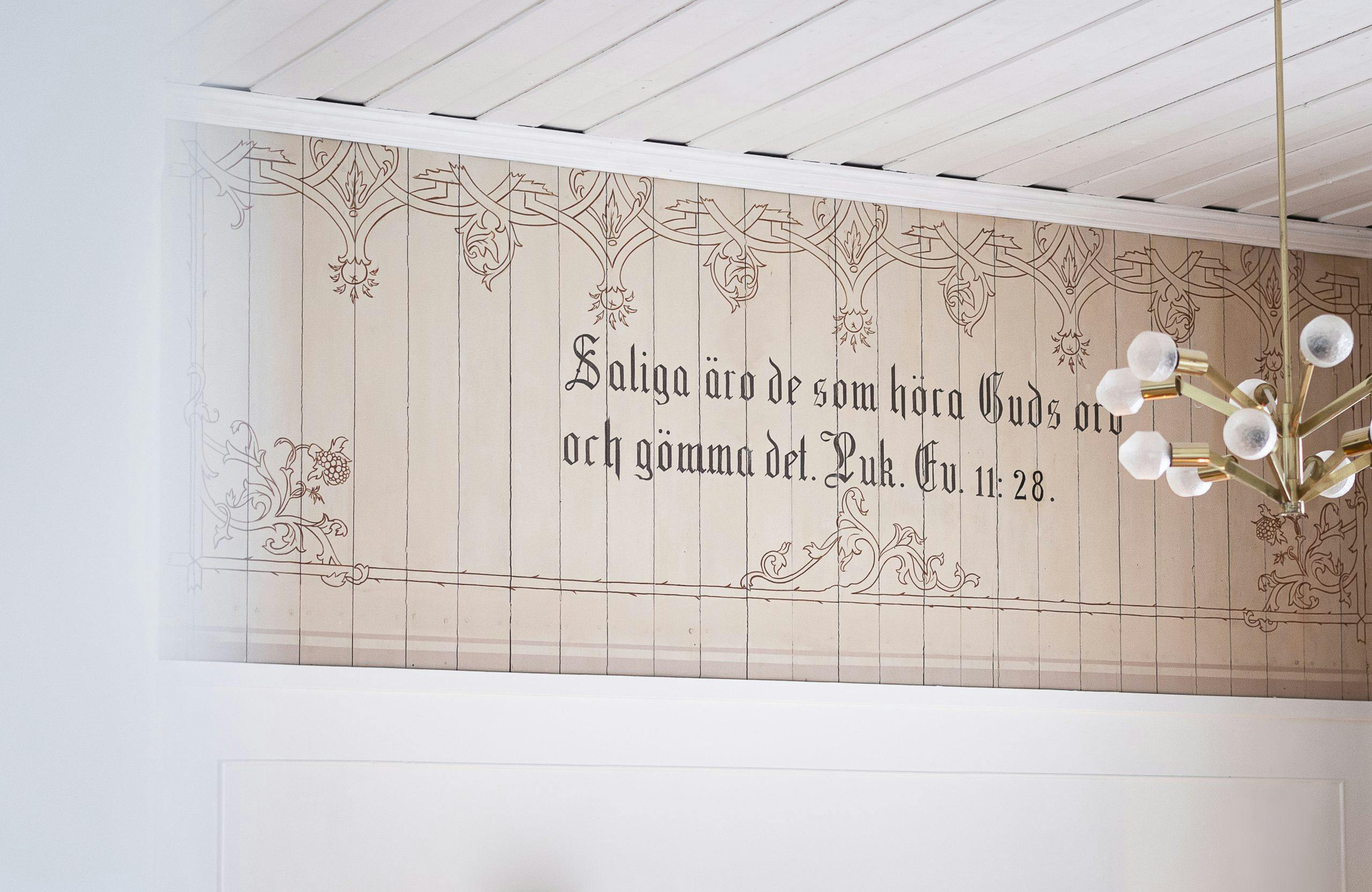 På veggen fra det gamle kapellet