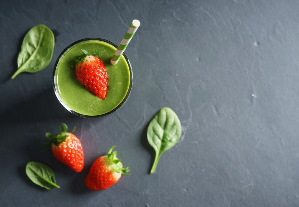 Smoothie med jordbær og granateple 