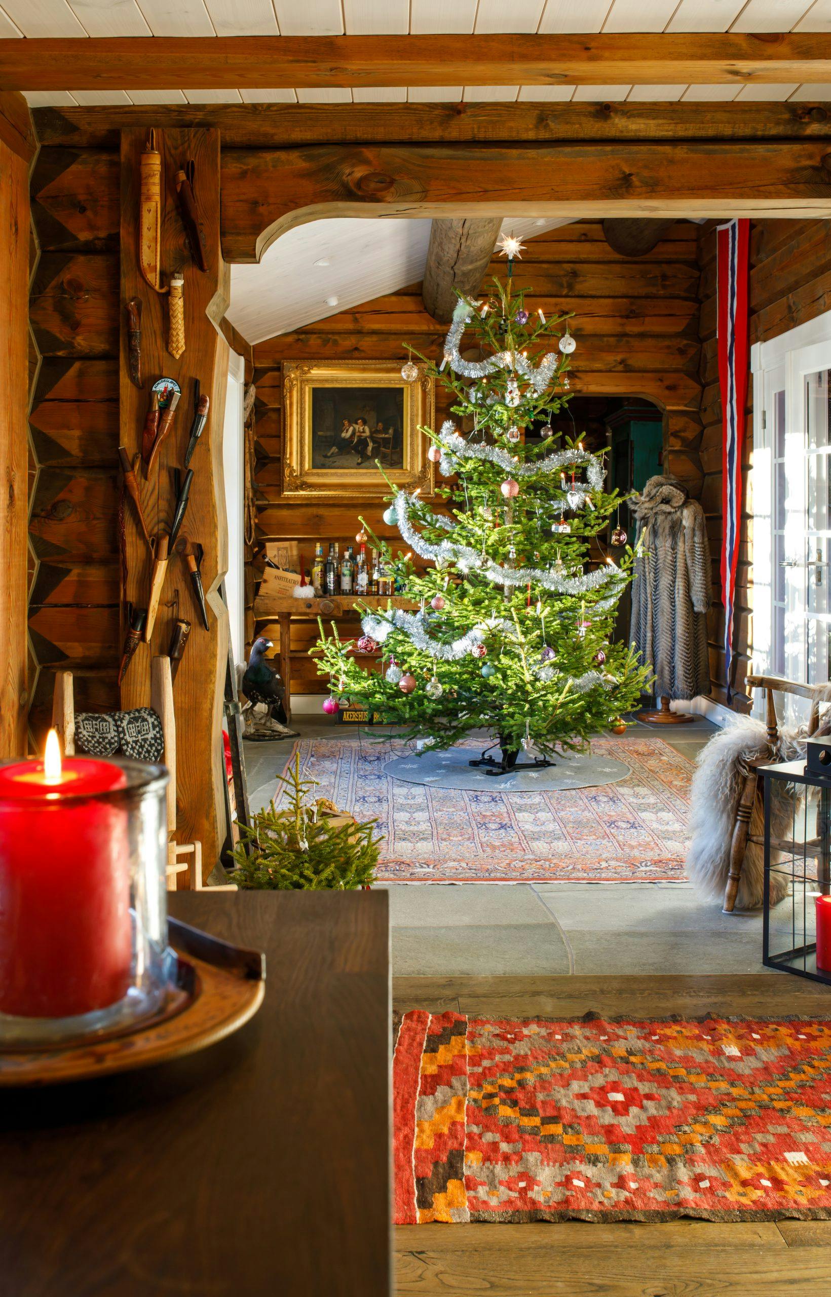 Tradisjonelt pyntet juletre