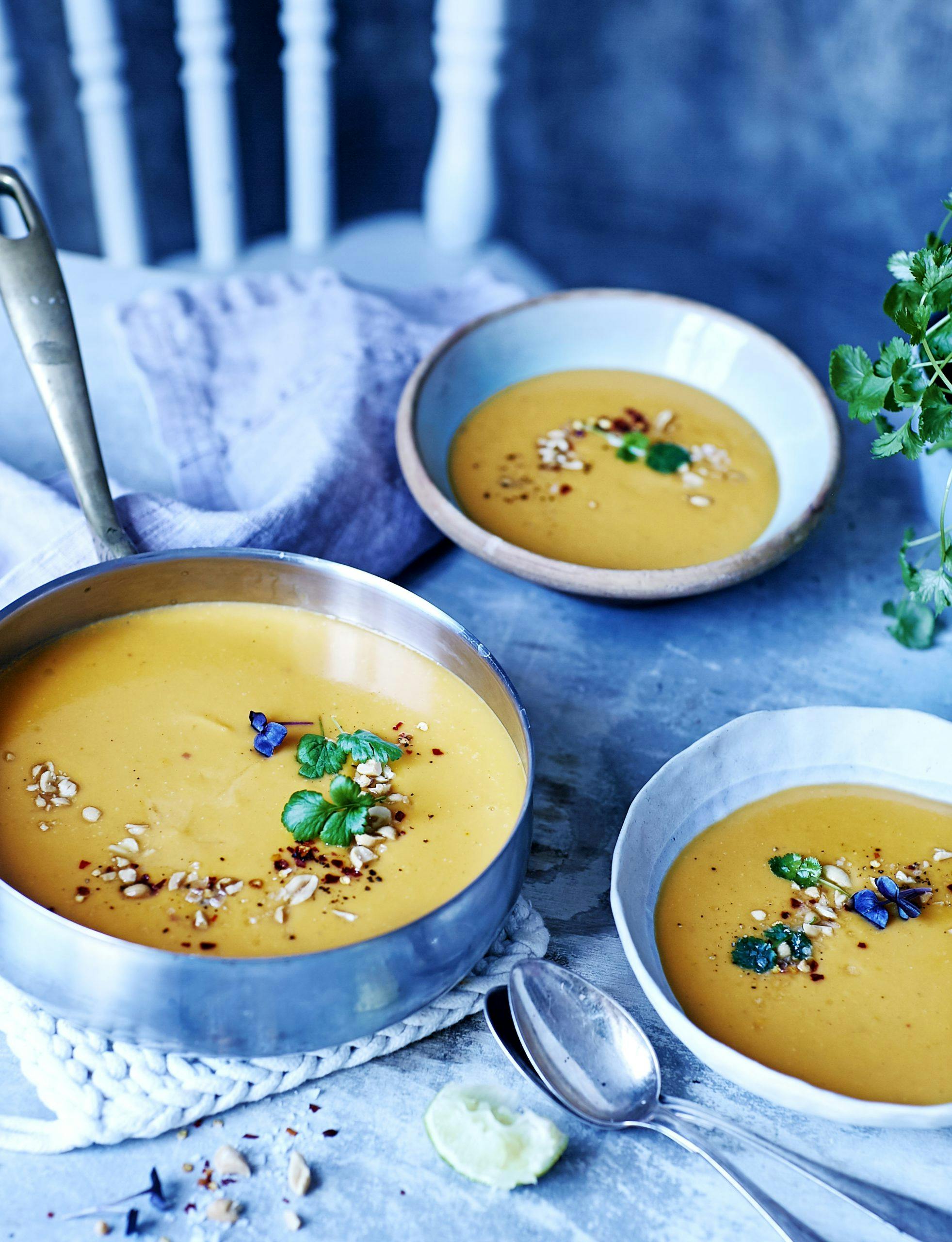 Søtpotetsuppe med harissa, ingefær og koriander