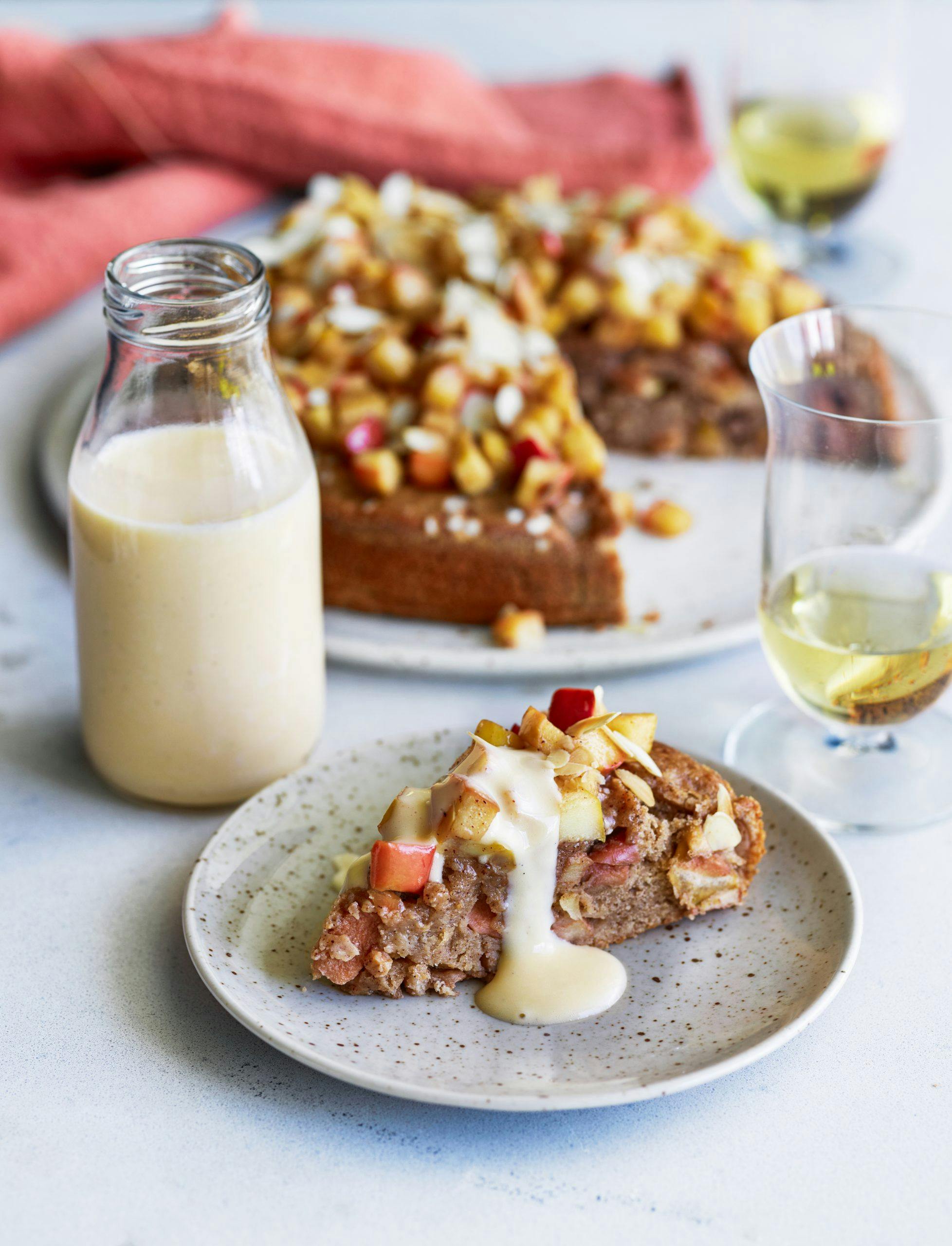 Eplekake med vaniljesaus