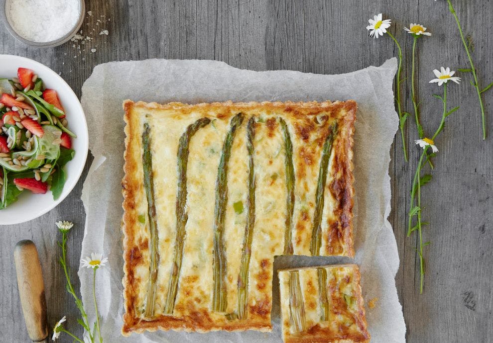 Pai med asparges og sommerlig salat