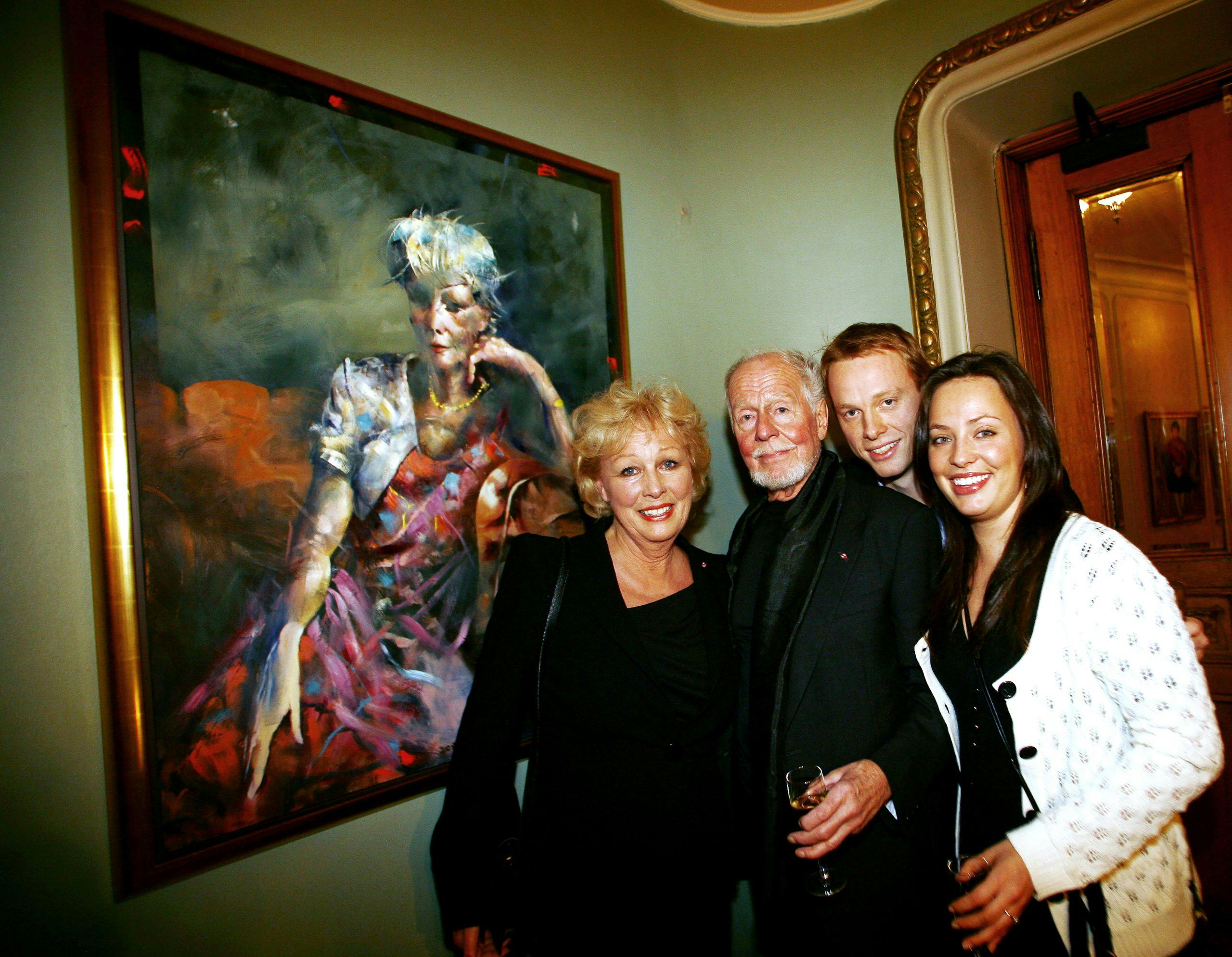 Lise sammen med barn og ektemannen