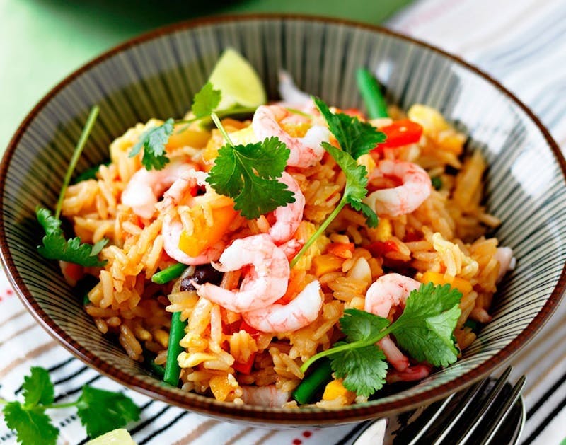 Stekt ris med egg og reker rask middag