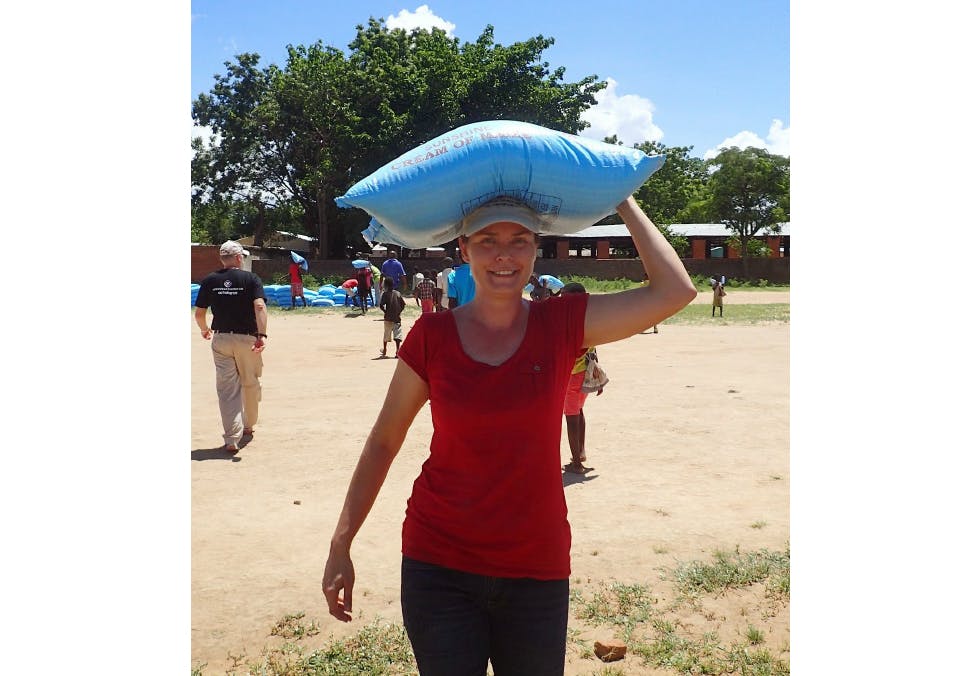 Tar i et tak: hjelpearbeid