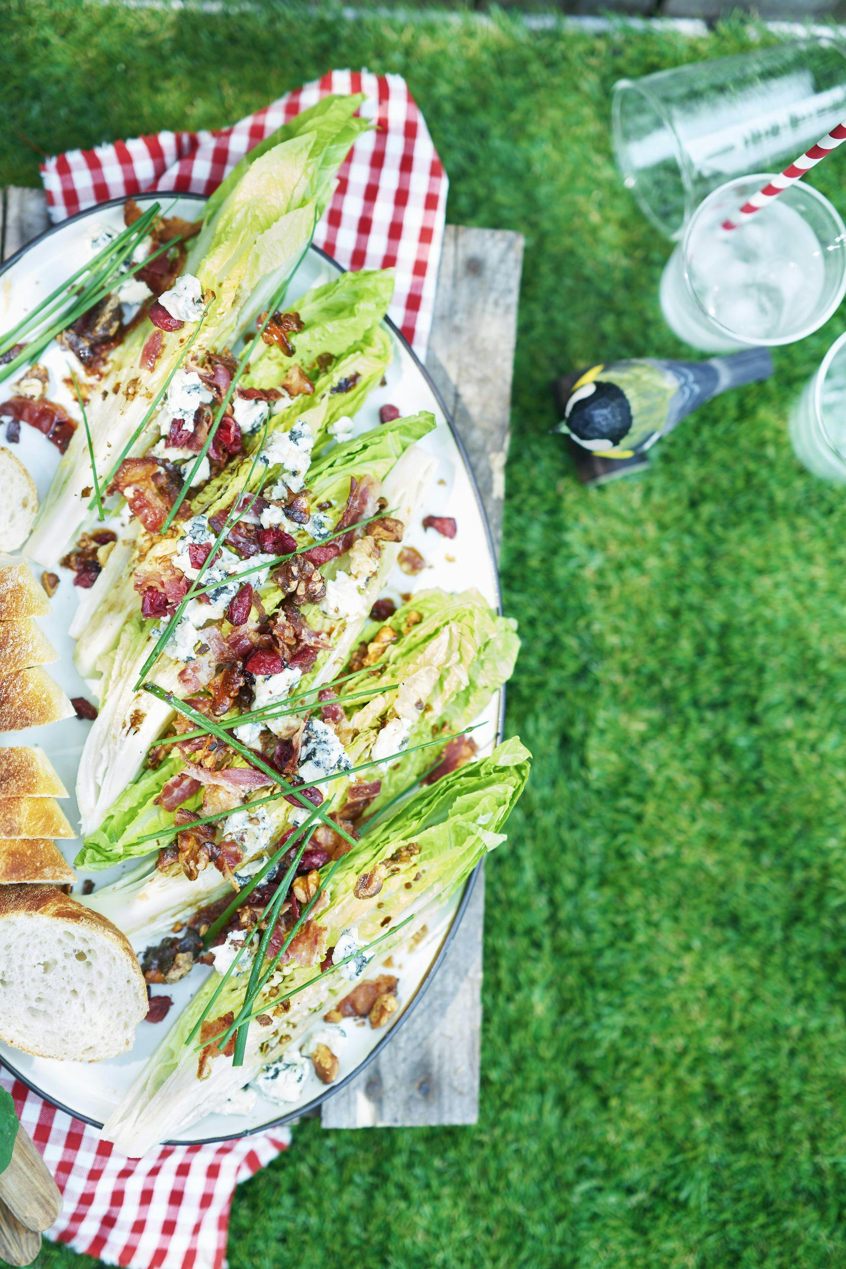 aom 1704120078 Romanosalat med bacon og blåmuggost