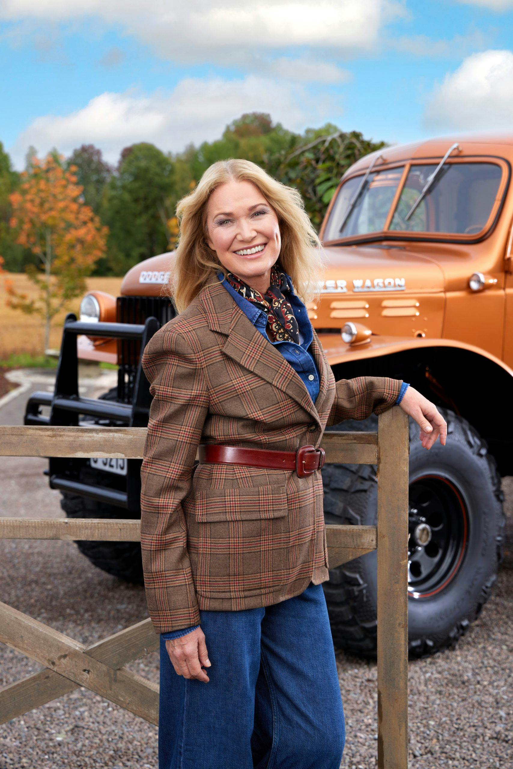 Benedicte Adrian på gård