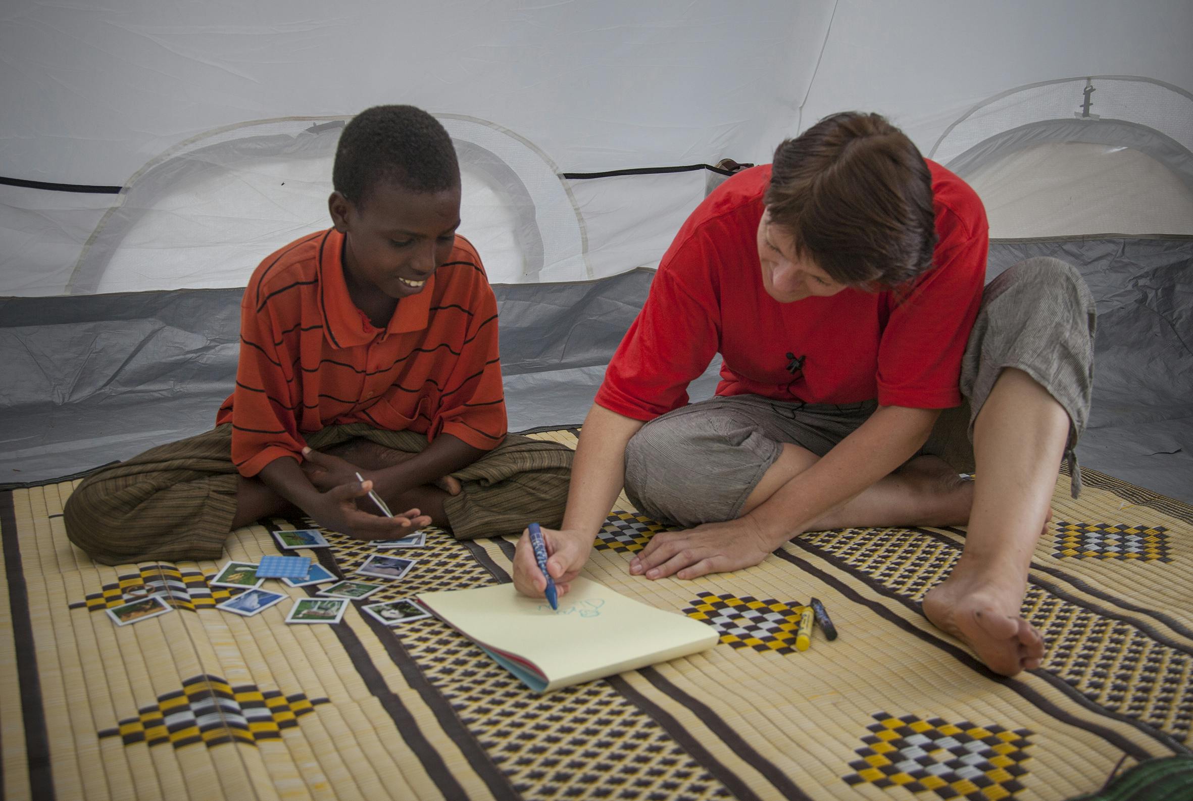 ch176922 randi saure meeting issack Randi Saure, Redd Barna