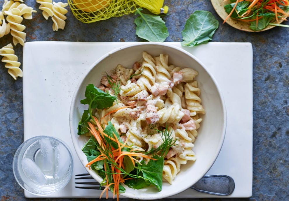 pastasalat med laks