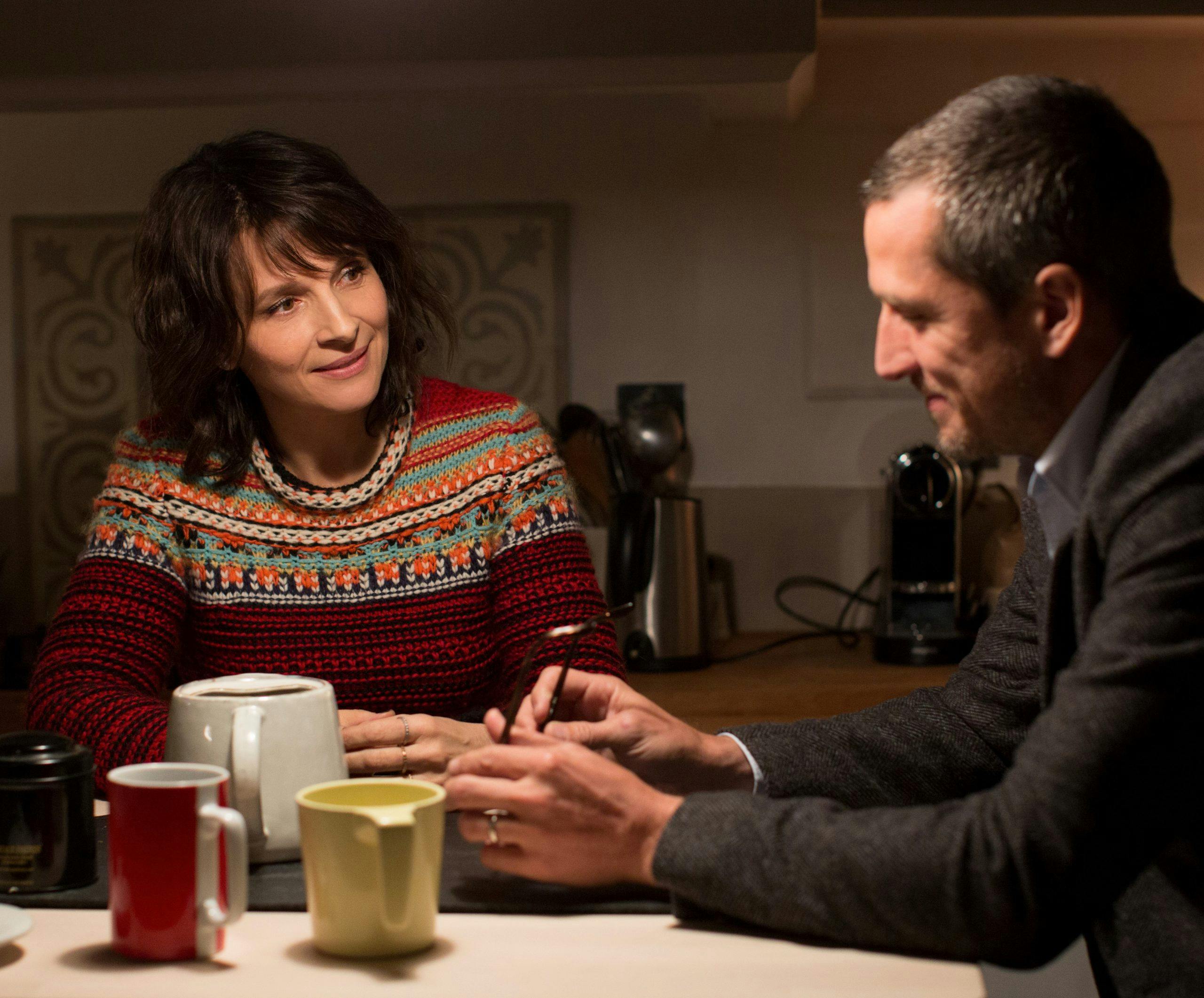 Juliette Binoche og Guillaume Canet i den franske filme Mellom linjene