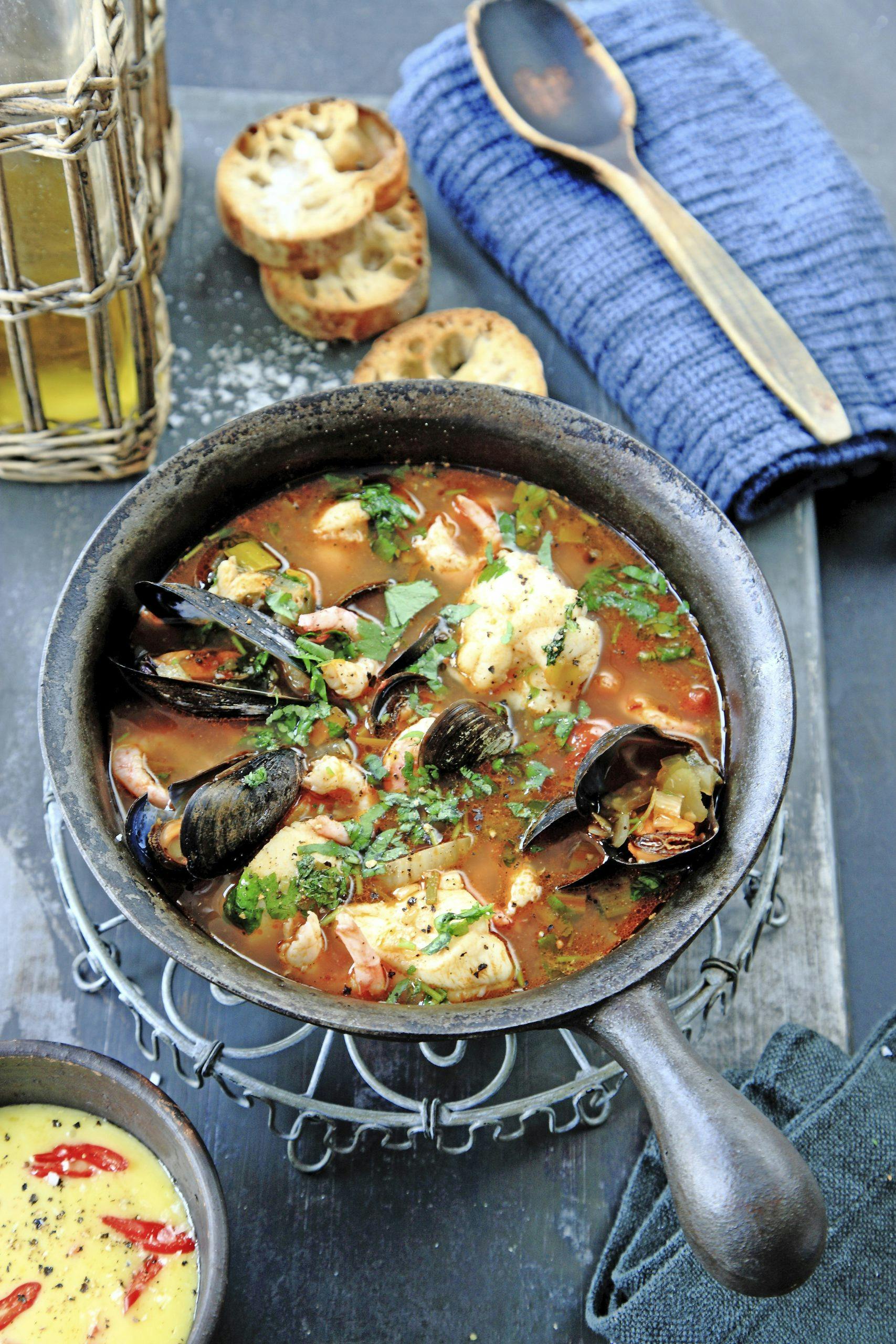 fisk och skaldjursgryta med citronaioli