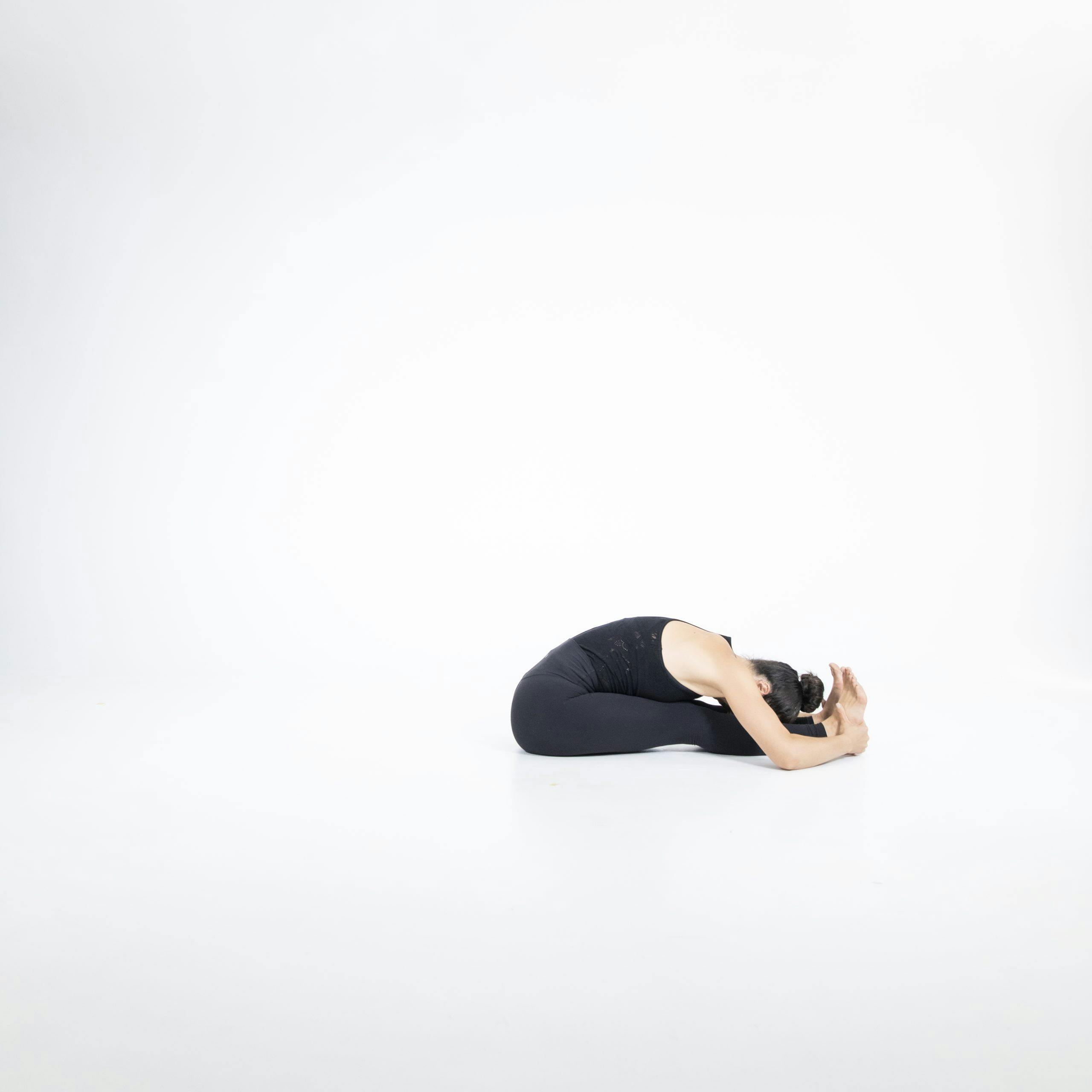 enkle yogaøvelser hjemme