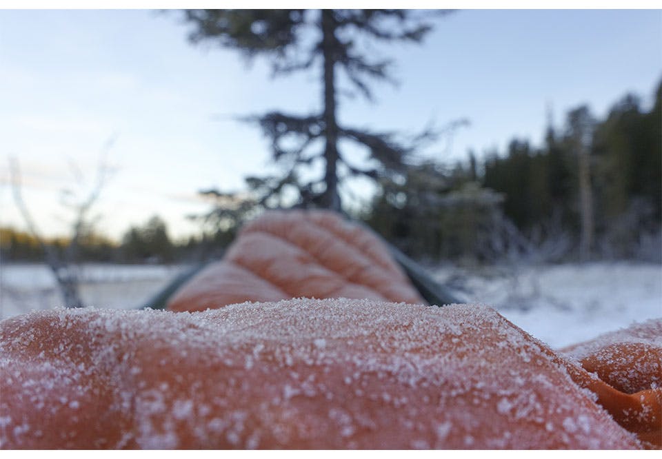 GOD MORGEN: Utenfor soveposen er det minus 12 grader og soloppgang over Nordmarka. Inni er det varmt og godt – og det er nesten umulig å stå opp.