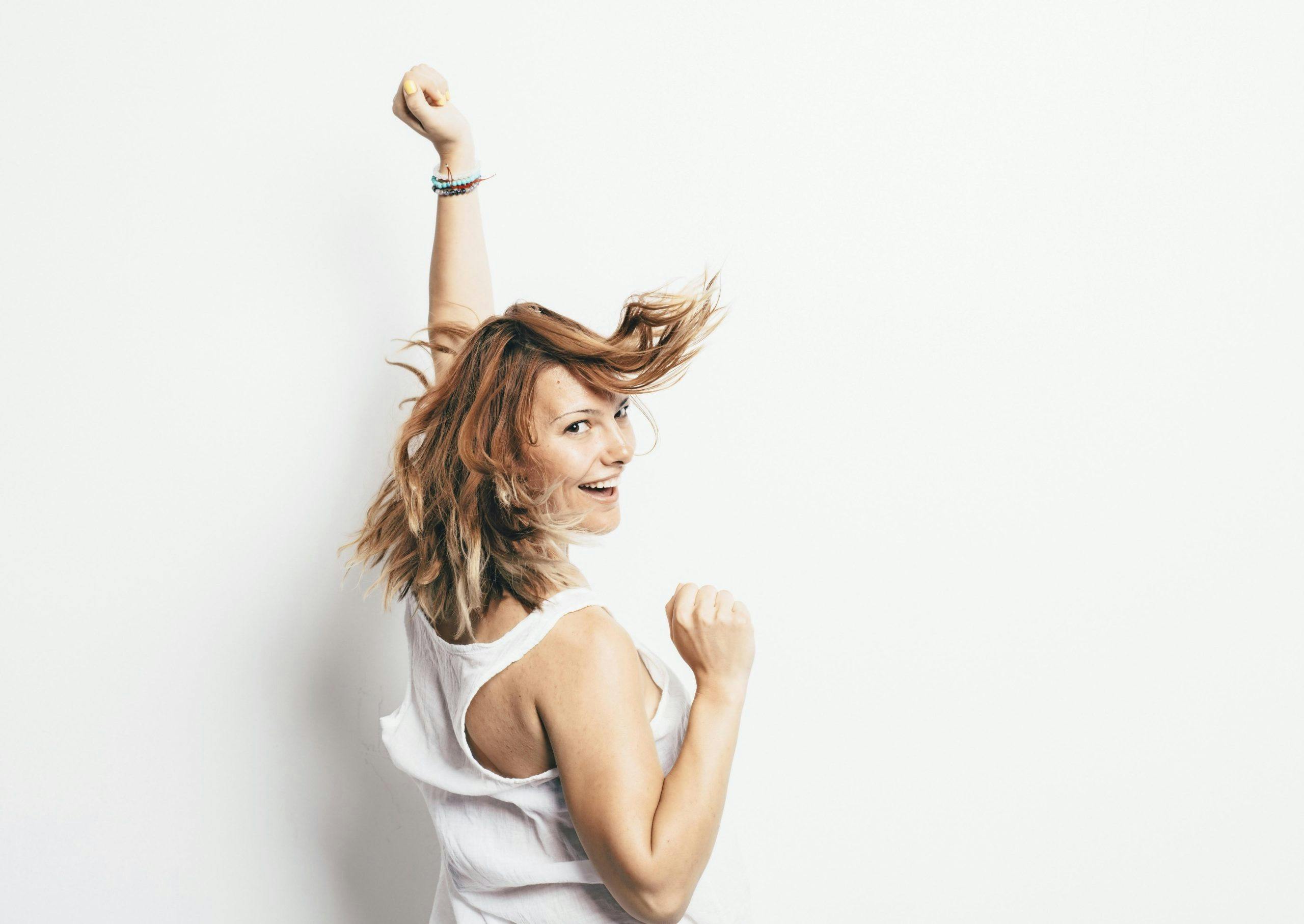 Glad, selvsikker kvinne