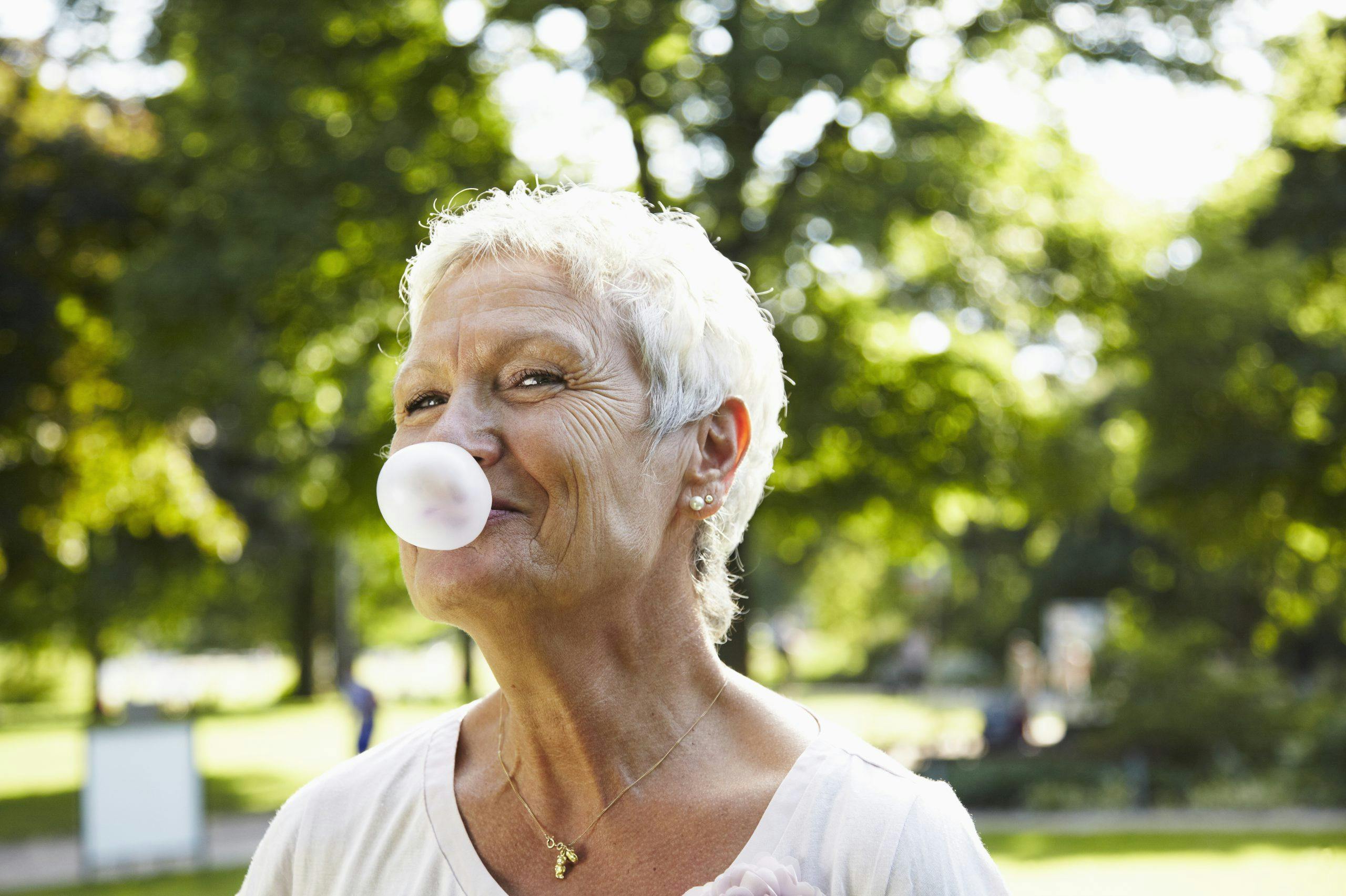 Tygg i vei: Tygge tyggis voksen dame