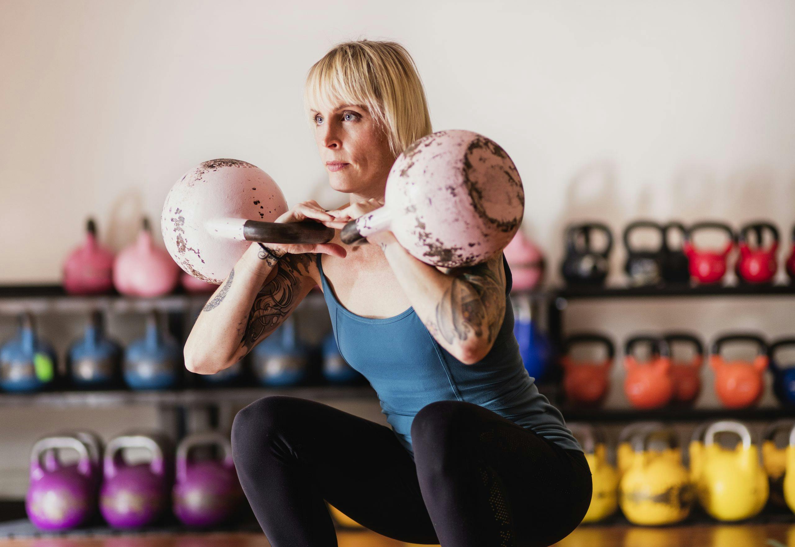 Knebøy med kettlebells: Knebøy med kettlebells