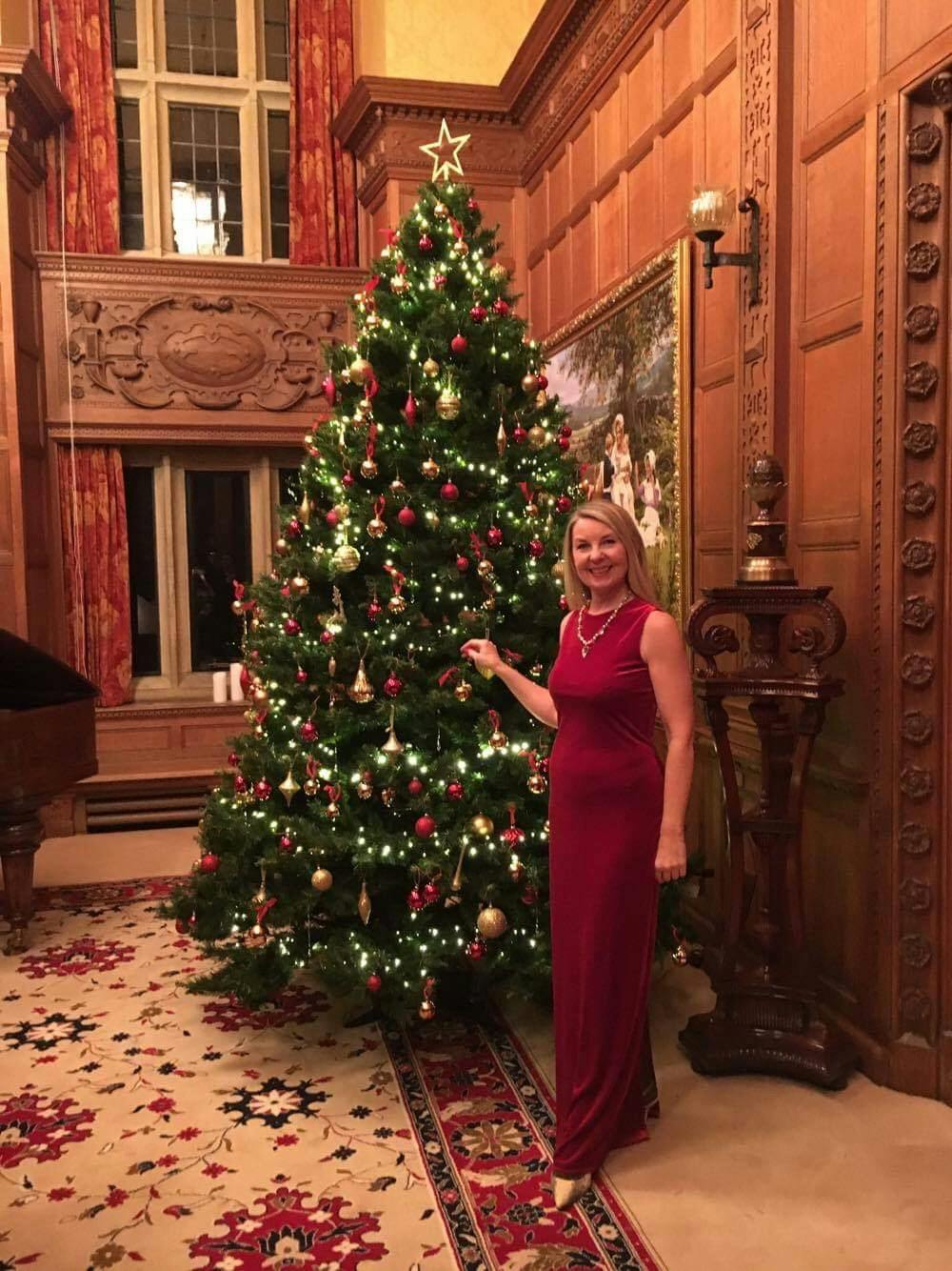 gunnhild med juletre img 2522