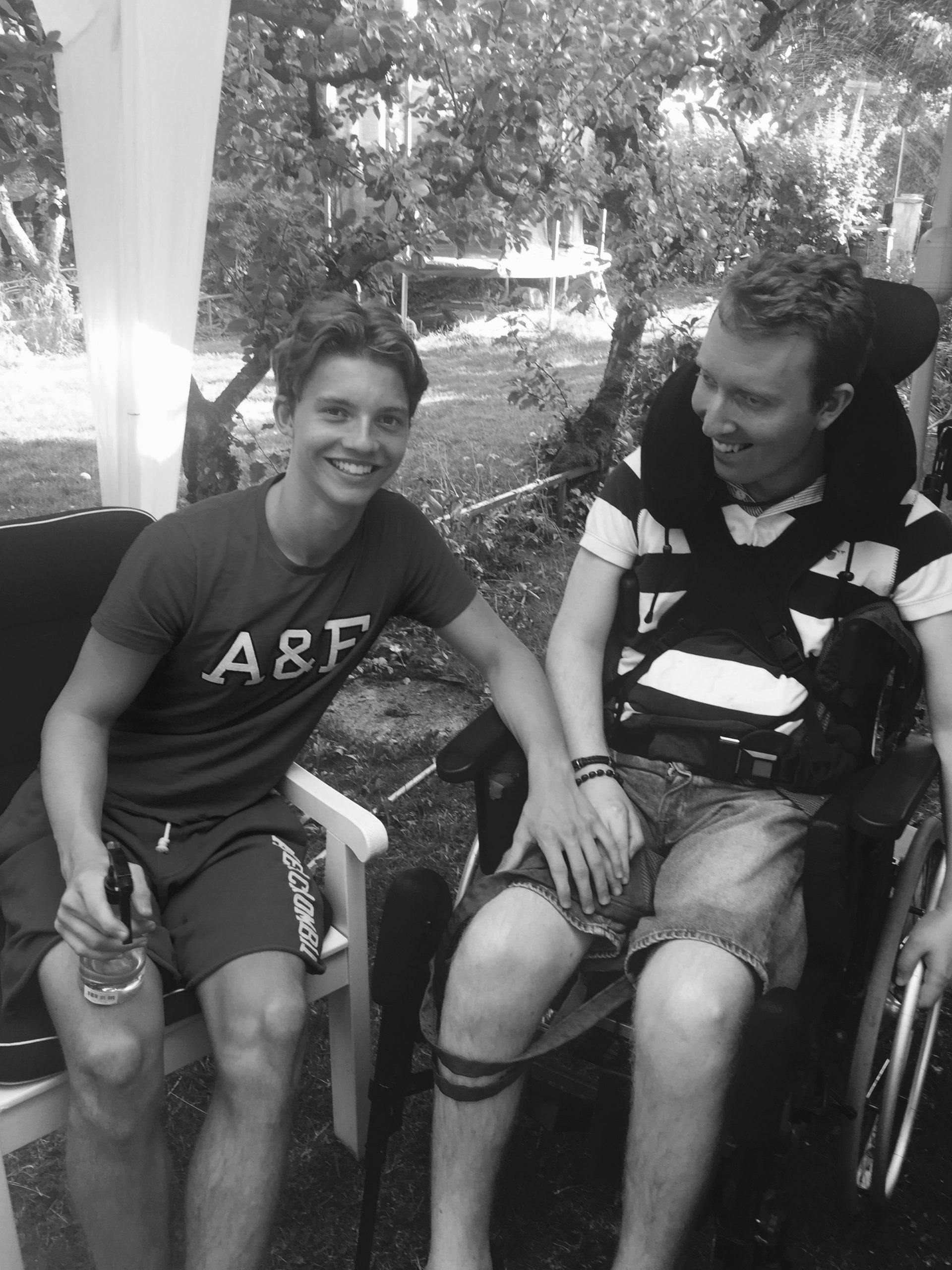 «Alt du ikke ser. Livet med Joachim». Joachim sammen med lillebror Alexander.