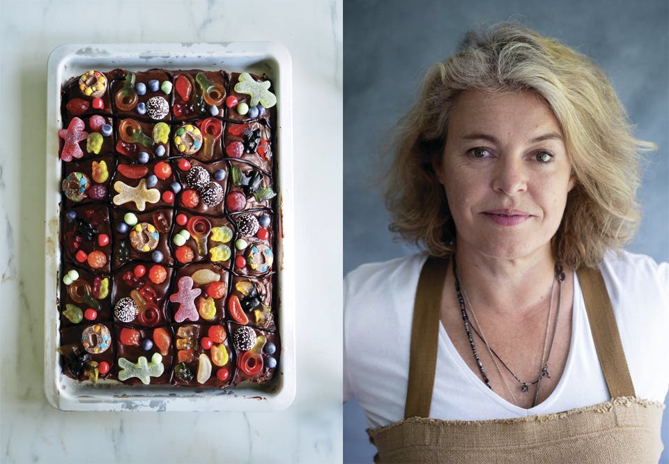 ina 17 mai sjokoladekake i langpanne pyntet med godteri