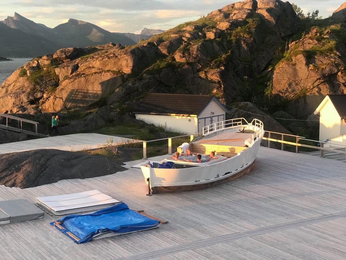 jacuzzi i bat hamn i senja