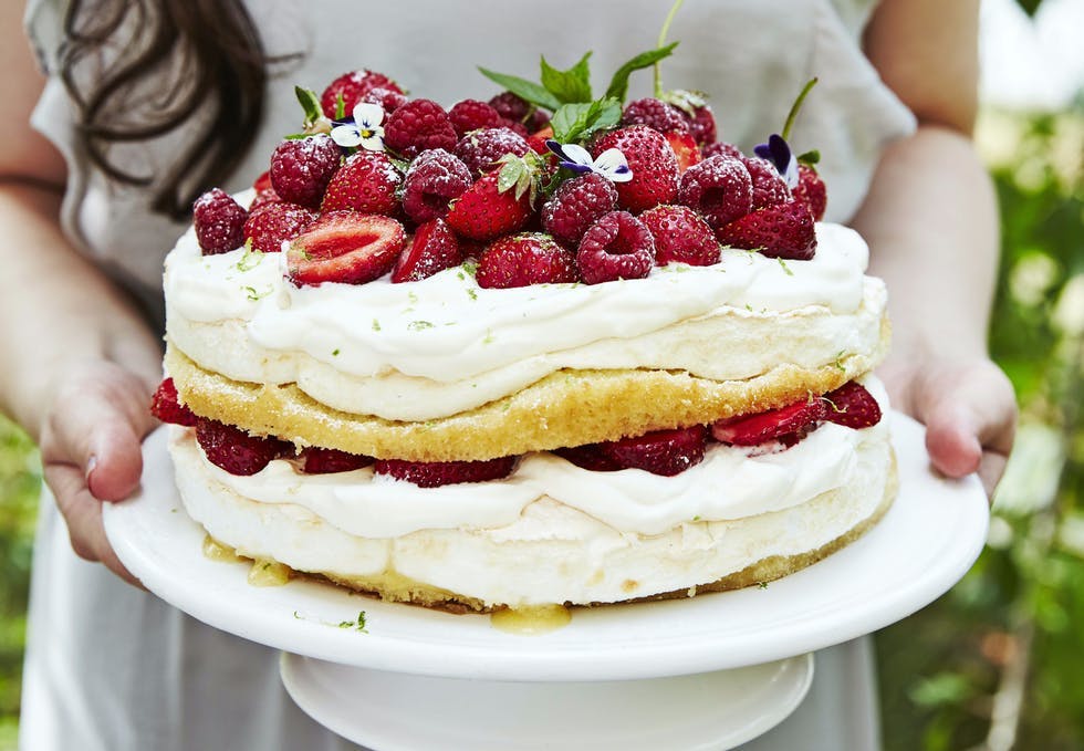 kake ujja2j9d4vyeciwnkcufbq festmat dessert marengskake med jordbær