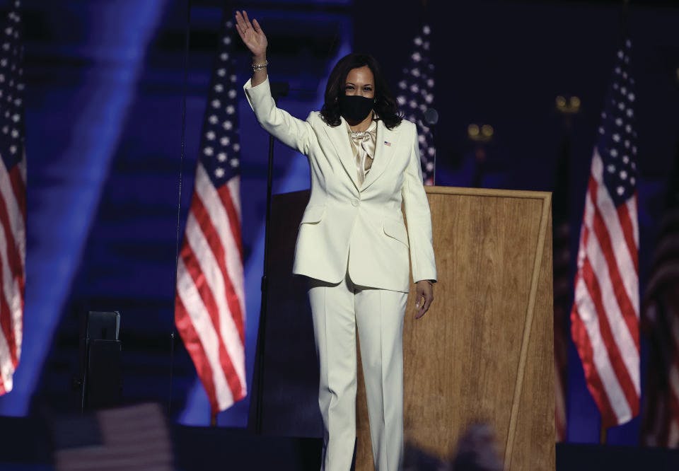 Kamala Harris hvit dress USAs første kvinnelige visepresident