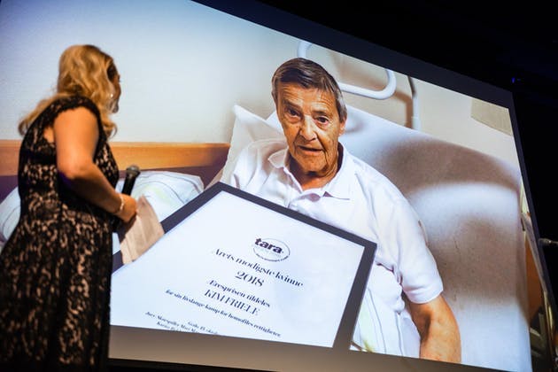 Kim Friele var med på prisutdelingen av Taras Ærespris 2018 via sykesengen