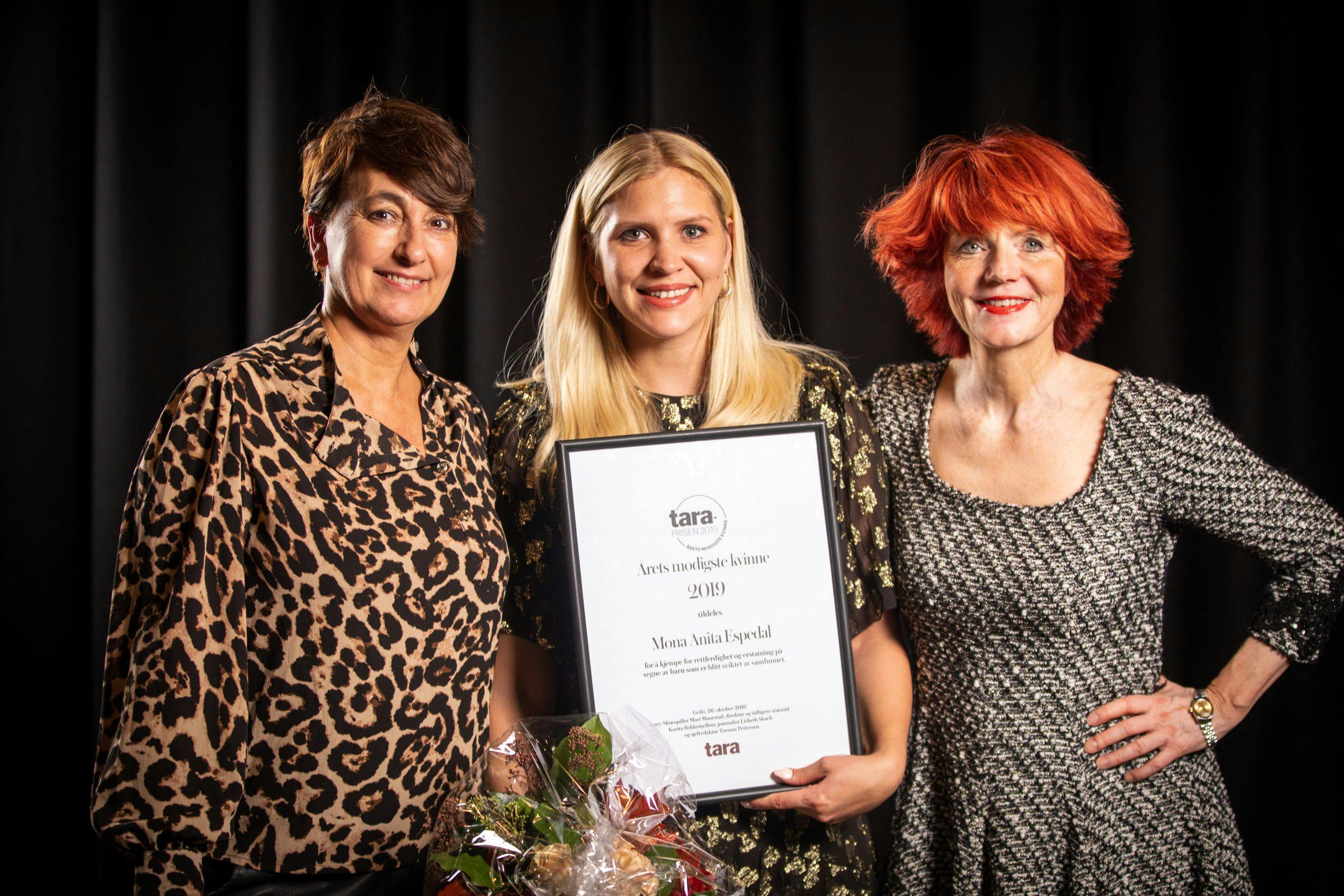 Årets modigste kvinne 2019 Mona Anita Espedal Sjefredaktør Torunn Pettersen og jurymedlem Mari Maurstad