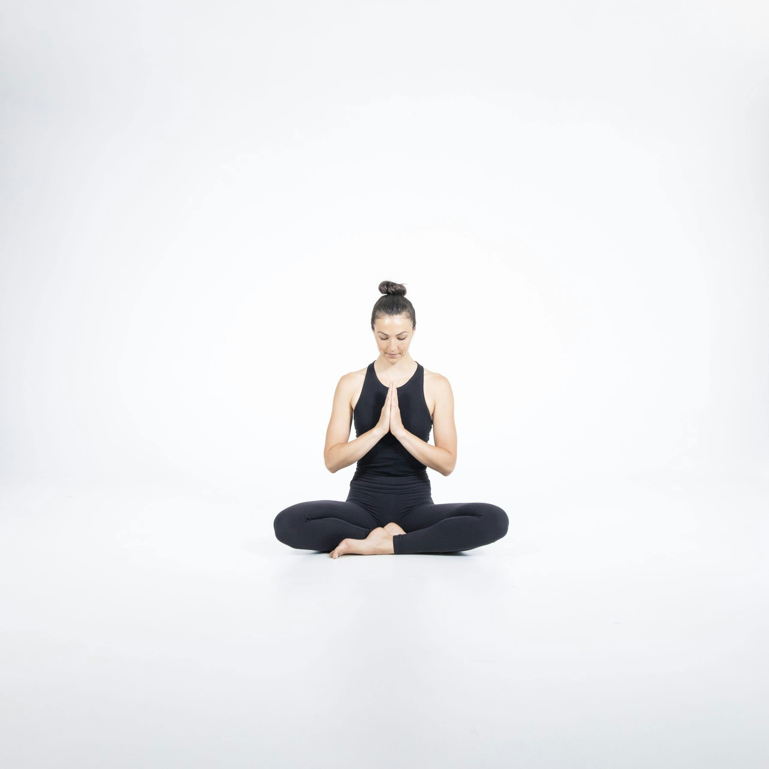 enkle yogaøvelser hjemme