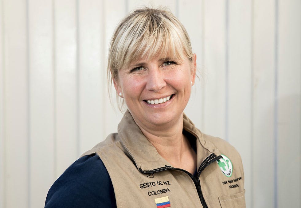Veterinær Charlotte Søyland er konsulent for Norsk Folkehjelp, og involvert i minerydding i Kambodsja og Colombia, et arbeid som er med på å redde mange tusen hvert år fra død og lemlestelse. 44-åringen er en av finalistene i Tara-kåringen Årets modigste kvinne 2016.