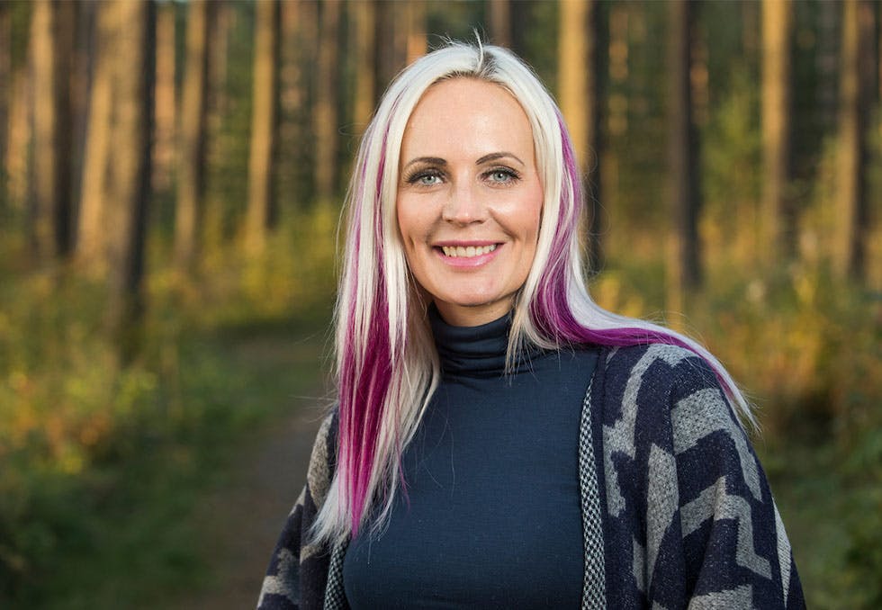 Ingrid Anette Hoff Melkersen er stomioperert og har både gjennom modelloppdrag og ikke minst med sin deltakelse i bikinifitness-konkurranser med pose på magen har 34-åringen utfordret folks fordommer og satt fokus på den tabubelagte tarmsykdommen. 34-åringen er en av finalistene i Tara-kåringen Årets modigste kvinne 2016.