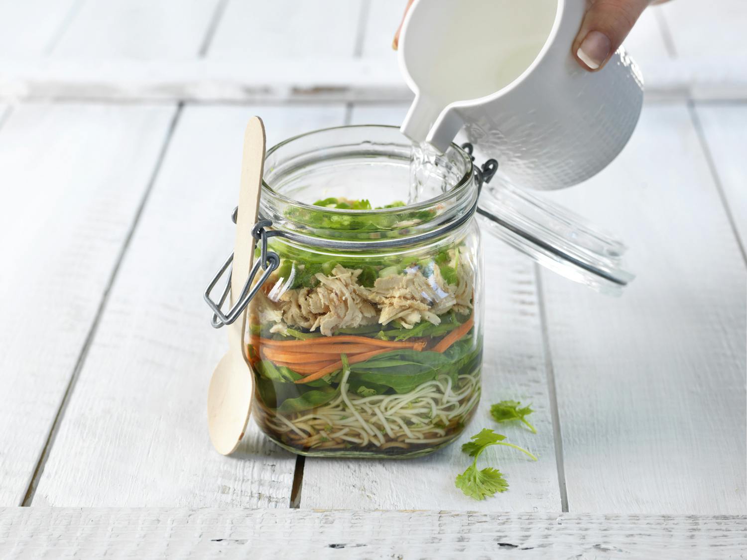 nudelsuppe pa glass mp 69363 V Nudelsuppe med kylling på glass