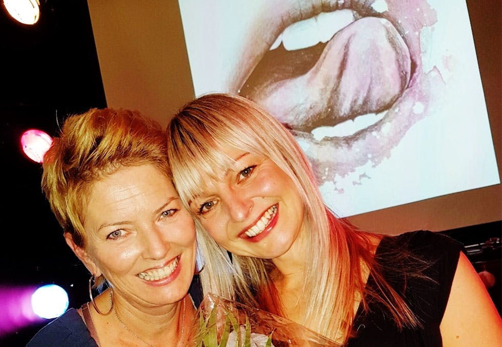 Kvinnen bak Cpunktet, sexpirator Cecilie Kjensli og journalist Caroline Korsvoll har skrevet boka Sex fra Ah til Åh.