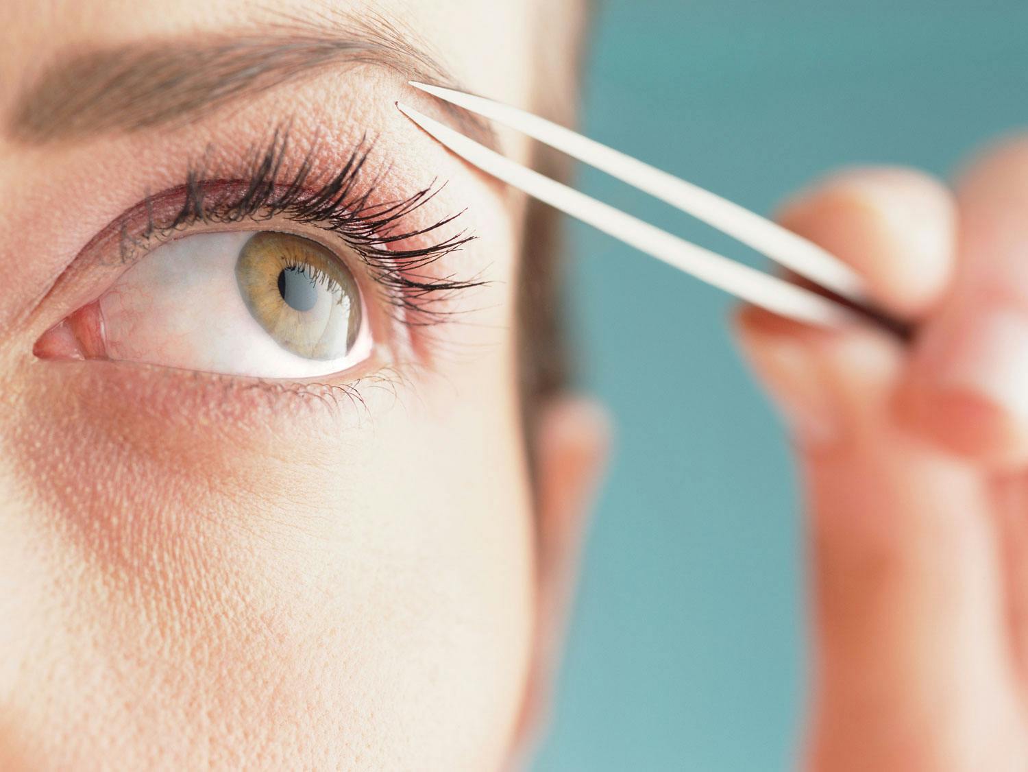 Slik napper du øyenbrynene