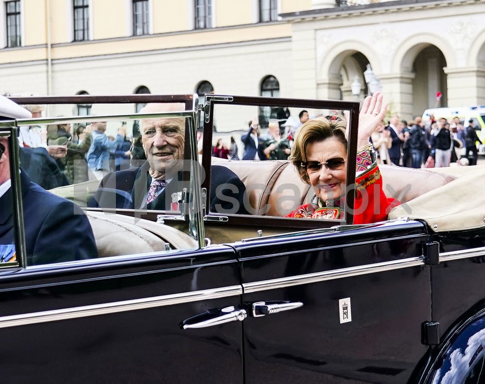 skisse qzevqj5muds Tove Taalesen forfatter bok anbefaling bokanbefalinger dronning sonja kong harald norskekongefamilien kongefamilien