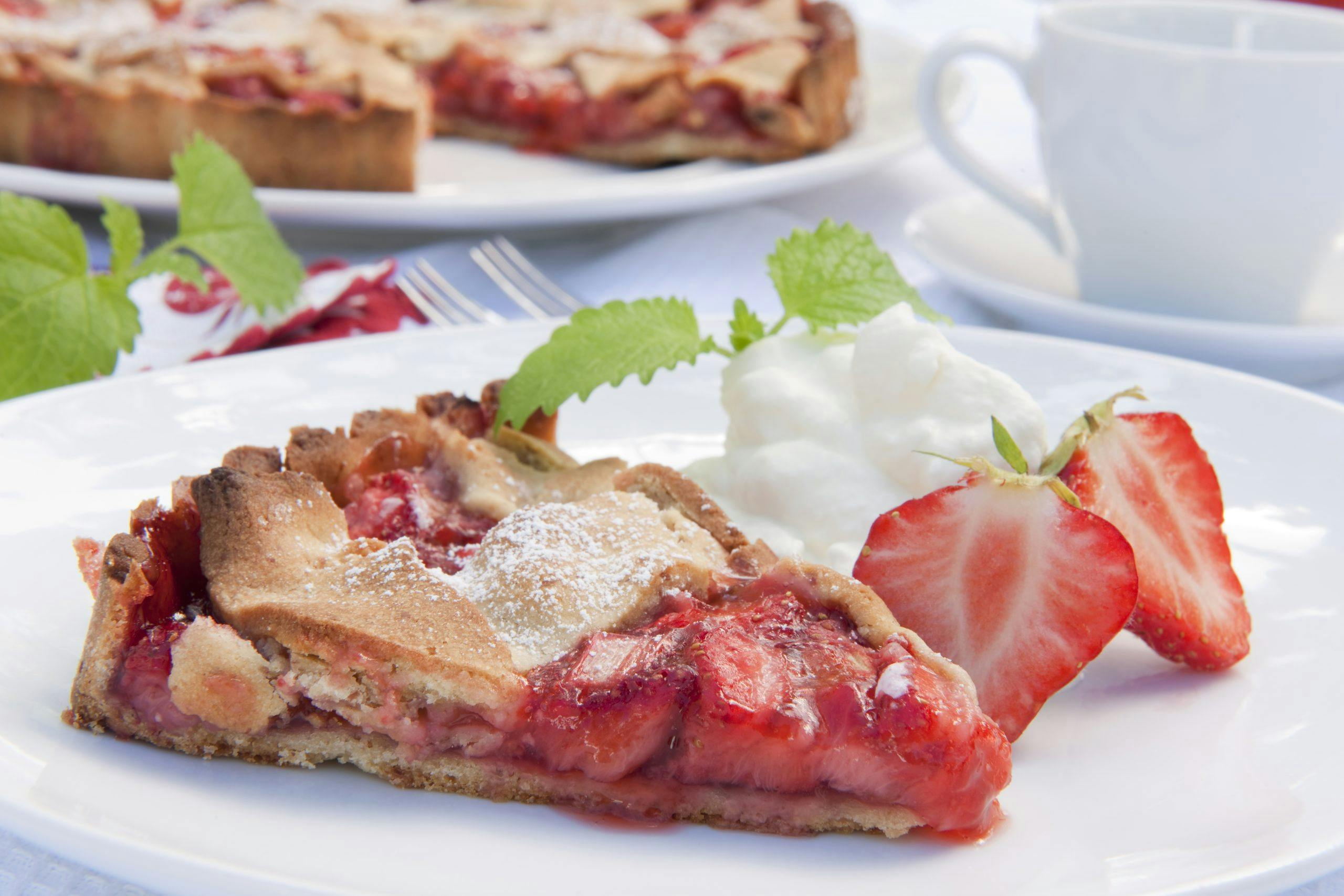 sommerpai med jordbar og rabarbra fg 05021 foto anders martinsen lpfgfuGQ5Eg pai med rabarbra og jordbær