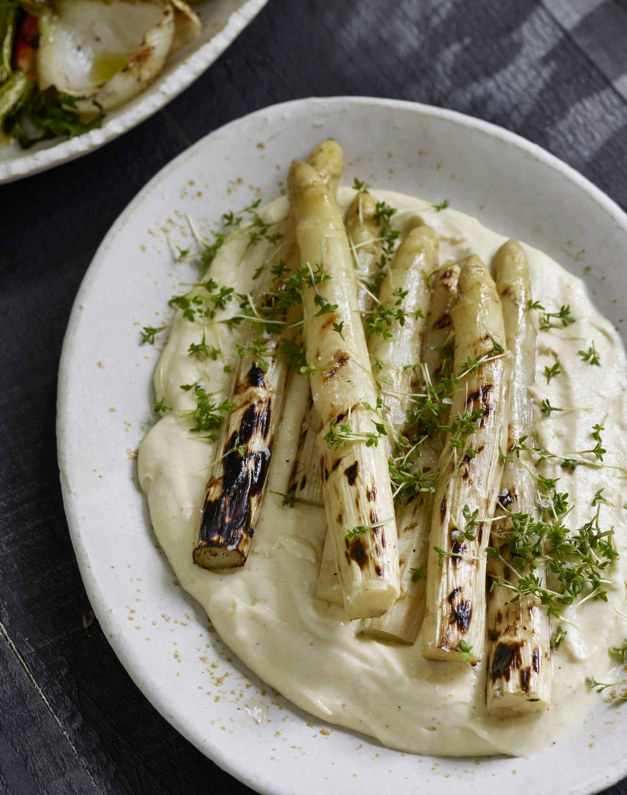 sparris 53044 zgoCnIYC0mnO881BDH grillet asparges oppskrift