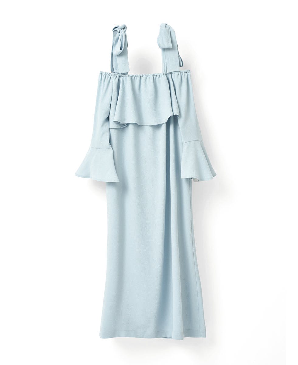 Pastell: Lyseblå off shoulder-kjole 2017