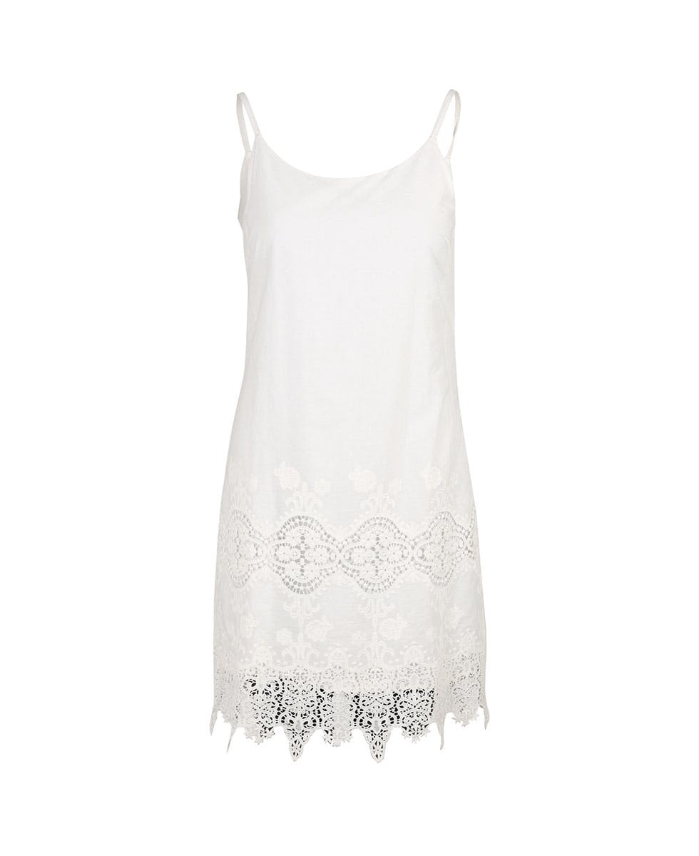 Offwhite: Hvit blondkjole med stropper 2017