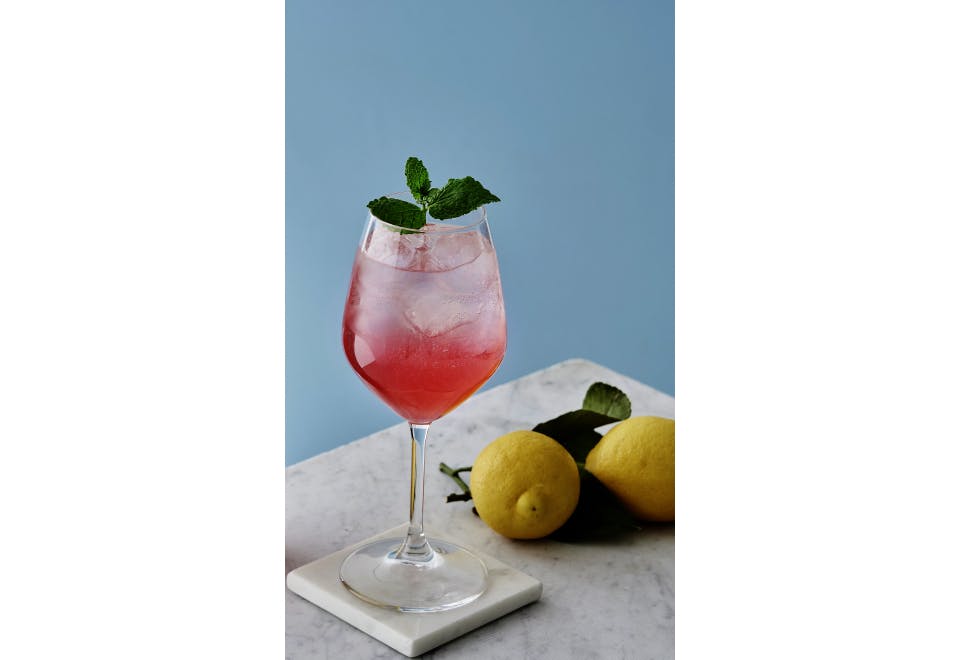 sunburst mocktail med rabarbra hylleblomst