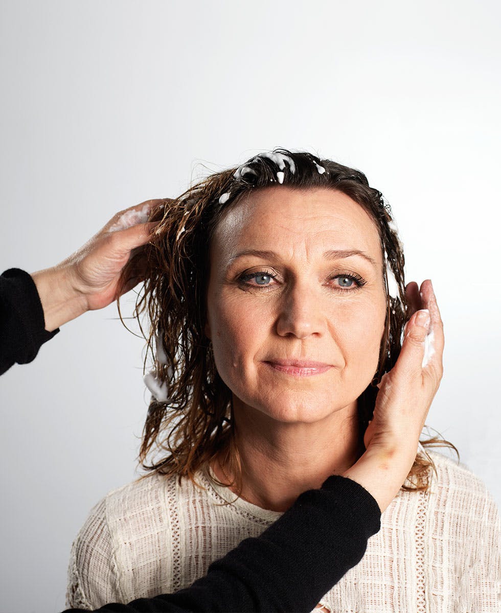 skum som gir volum i håret